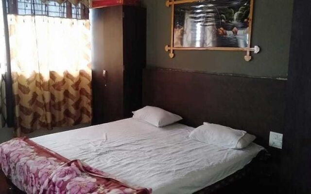 Iroomz Shivaratna Palace