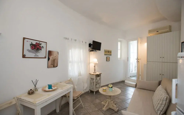 Villa Anemoessa Royal Violet with pool