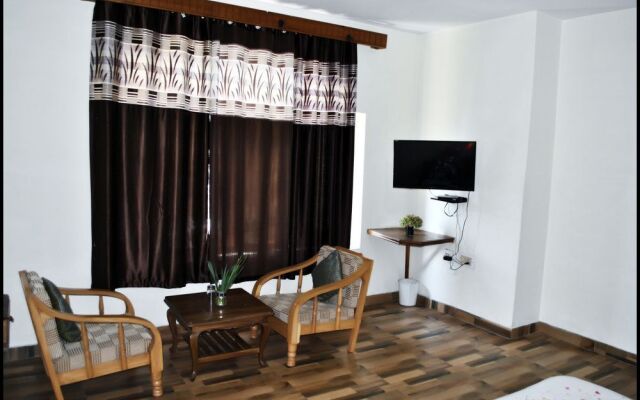 Hotel Chandertal Manali