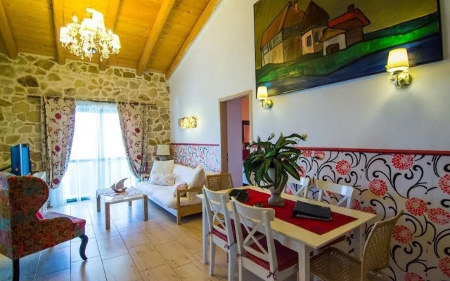 Artist's Villa Red Rose