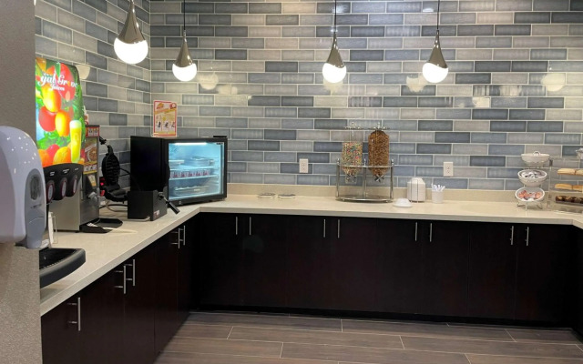 La Quinta Inn & Suites by Wyndham Sulphur (Lake Charles)