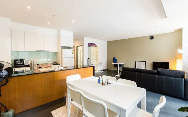 MEGAN, 2BDR Melbourne Apartment