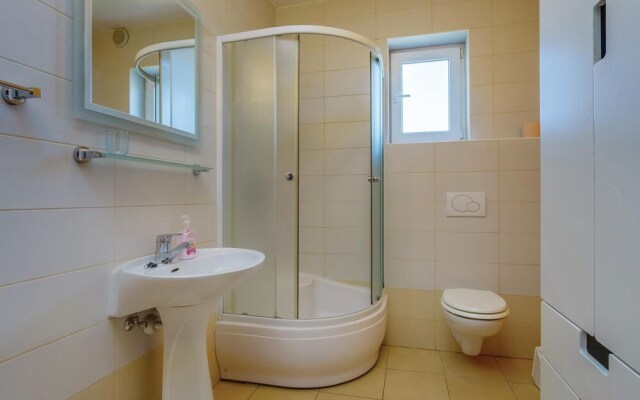 Awesome Apartment in Mali Losinj With Wifi and 3 Bedrooms