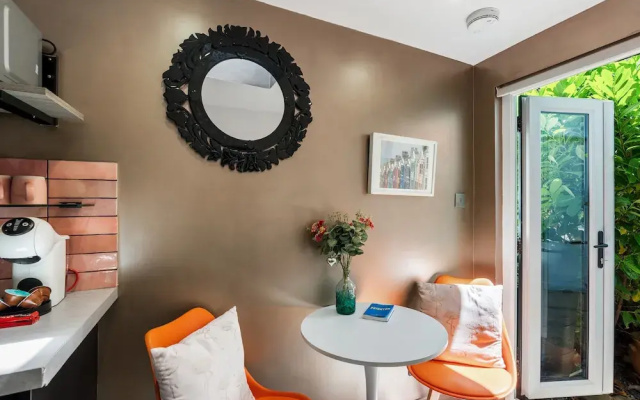 Tiny House, Brighton With Parking