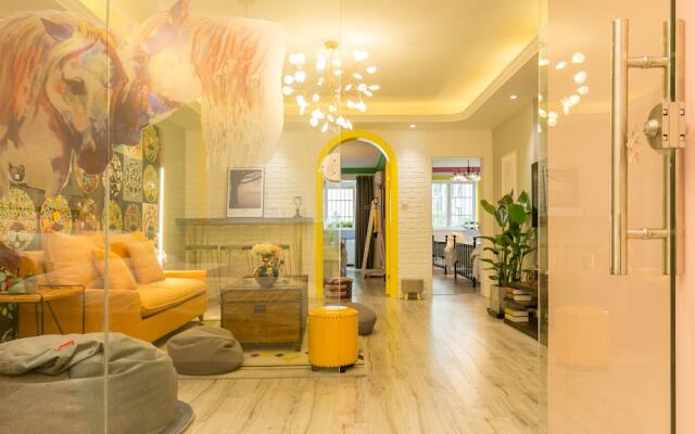 Henry's Apartment- Taikang Road