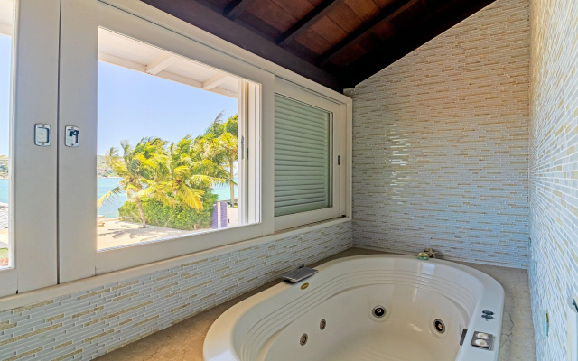 Mansão Pé na Areia da Ferradura Por Luxury Rentals