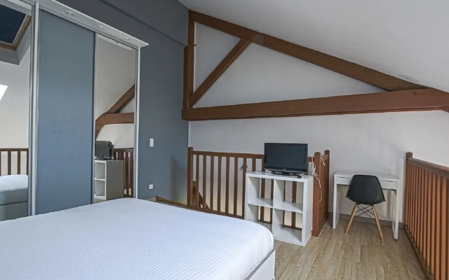 Tasteful Apartment in Comes With Terrace