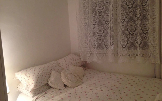 3 Bedroom House With Garden in Brixton