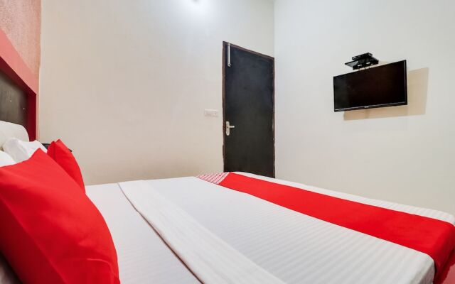 Oyo 49824 Dhingra Guest House