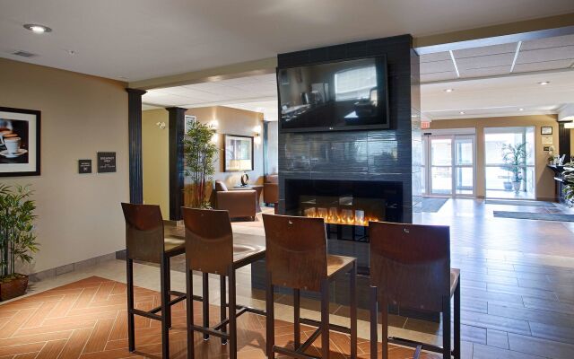 Best Western Plus Peace River Hotel & Suites