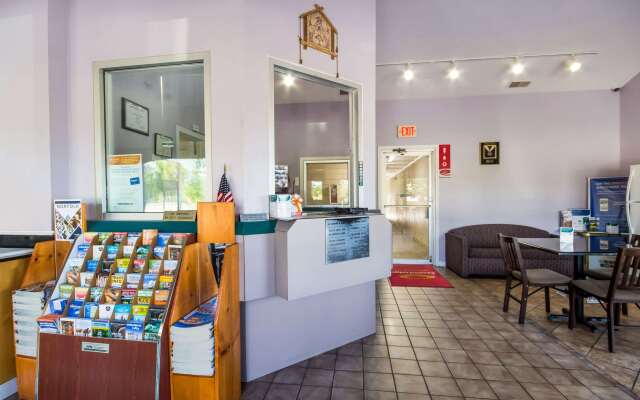 Econo Lodge Little Creek