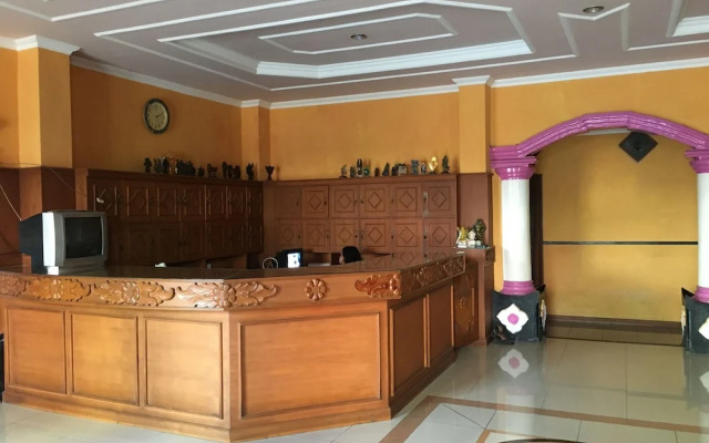 Hotel Alami near Alun-Alun Klaten by ZUZU