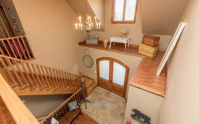 Endless Summers ~ Fabulous oasis with a designer’s touch!