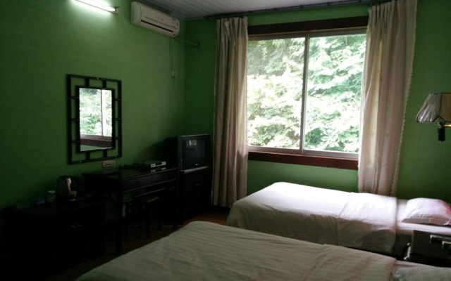 Yangshuo Fengquan Holiday Hotel – Guest Rooms – Guilin