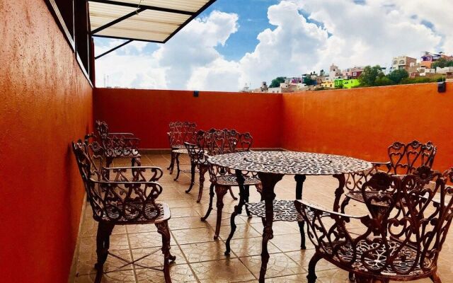 Las Calzadas Hotel & Suites