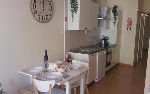 Downtown Porto next to subway with parking FREE