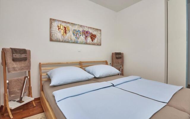Stunning Home in Liznjan With Wifi and 2 Bedrooms