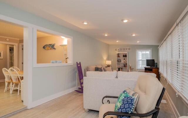 Bill's Place by Oak Island Accommodations