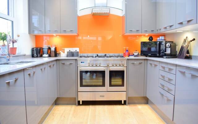 3 Bedroom House in Putney