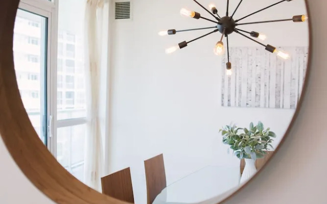 QuickStay - Premium 2-Bedroom with CN Tower & Lake Views