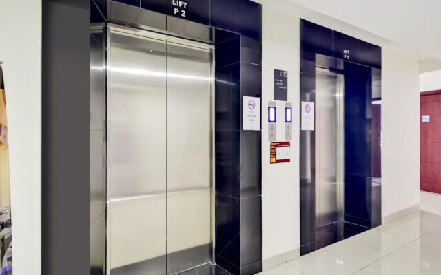 OYO Flagship 3837 Tamansari Mahogany