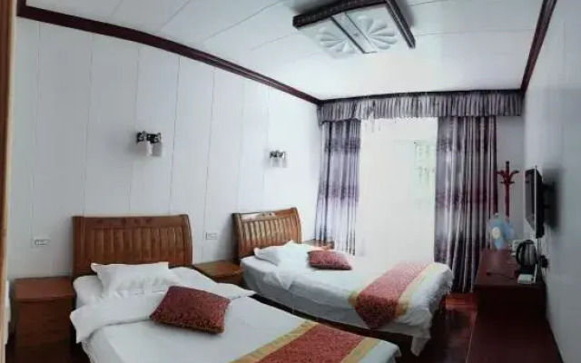 Fragrant Hill Farmstead on all sides