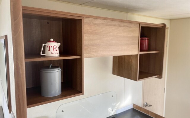 Captivating 2-bed Caravan in Clacton-on-sea