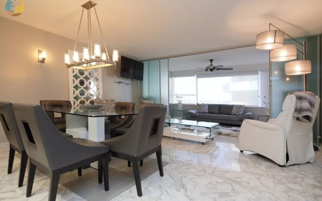 Alexander 718 3 Bedroom Apts by RedAwning