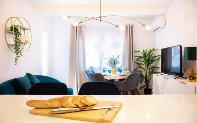 Duerme junto a la Plaza de Toros de Granada.