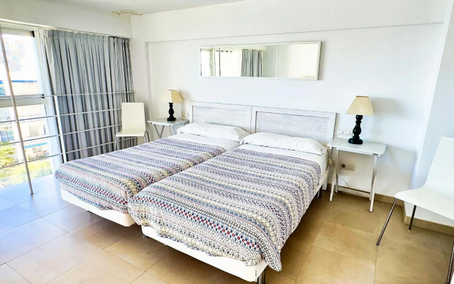 Skol 302 Super One-bedroom Duplex with Sea Views