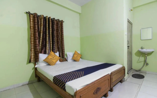 9 Star Guest House by OYO Rooms