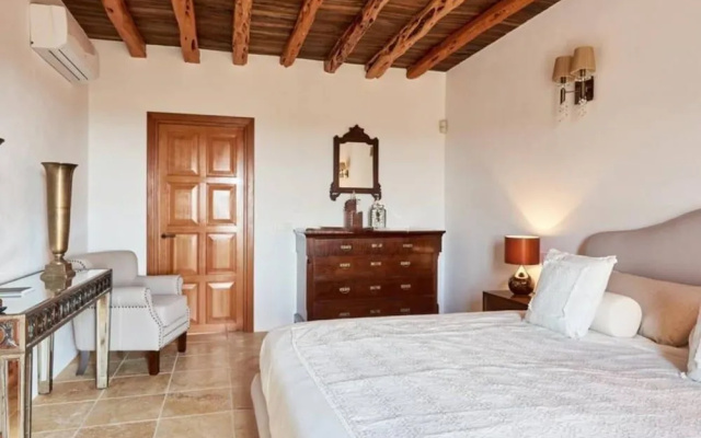 Villa Can Prats, Luxury Villa Surrounded by Nature