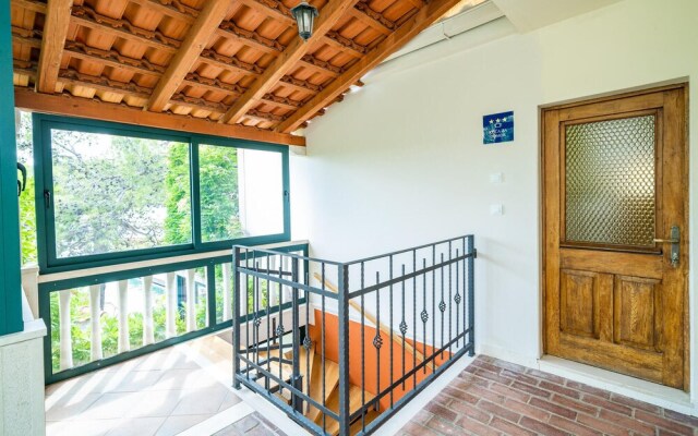 Stunning Home in Zaton Mali With Wifi and 5 Bedrooms