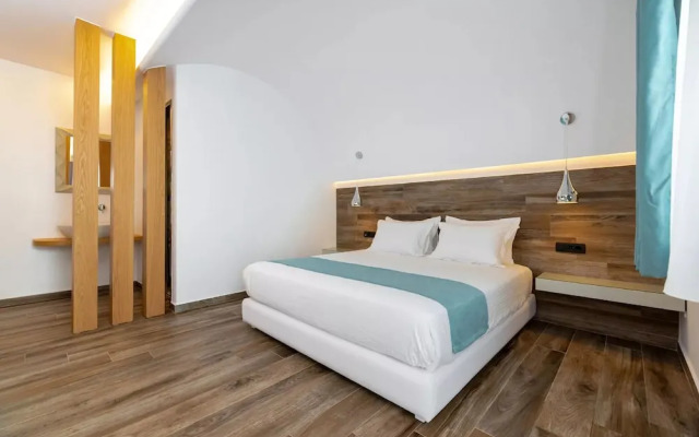 Deluxe Hotel Santorini