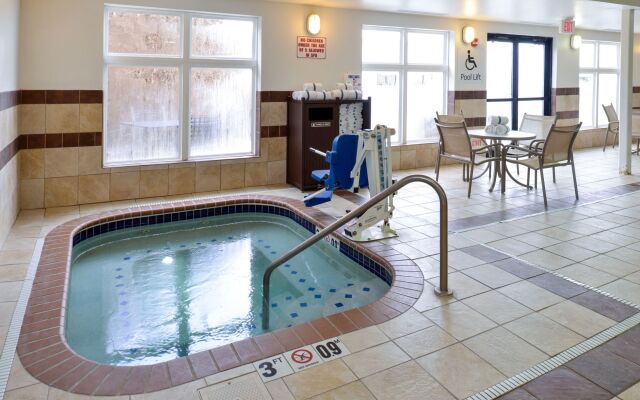 Holiday Inn Express & Suites Cherry by IHG