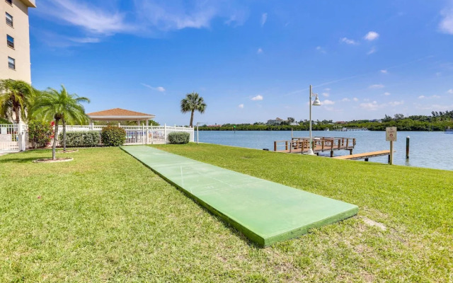 Bayshore Yacht & Tennis 216