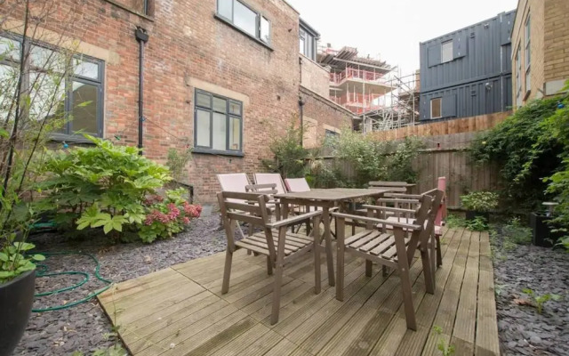 Stylish 1 Bedroom With a Private Garden