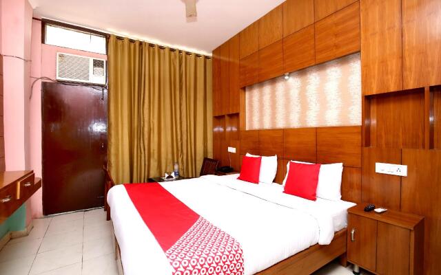 OYO 5906 Hotel Skyfox