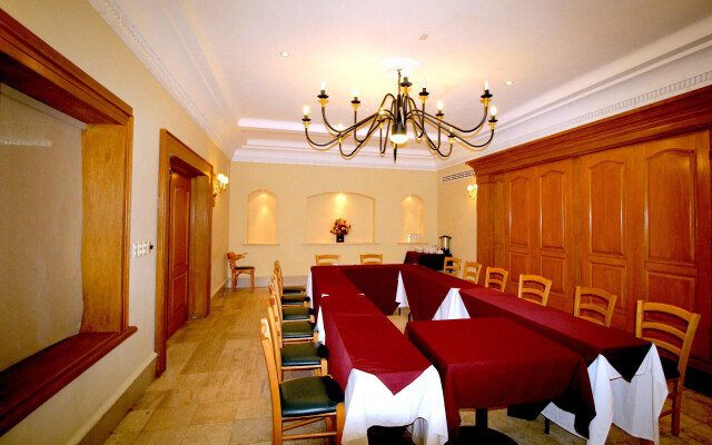 Hafersons Inn Hotel & Suites