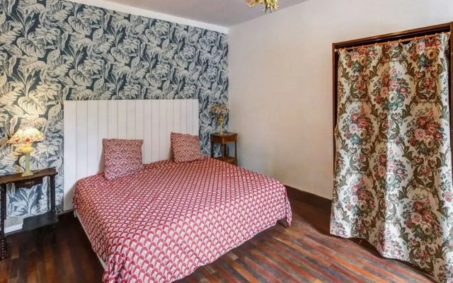 Traditional Holiday Home in Brinon sur Beuvron