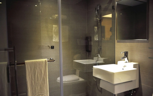 The Riverside Hotel International