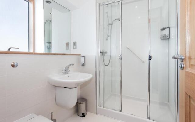 Executive Riverside 3 Bed Apartment