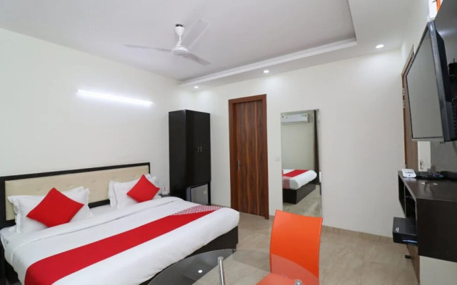 Hotel Azad Square