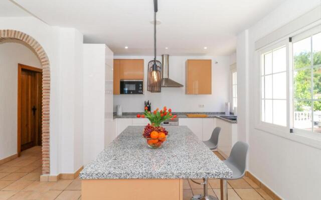 4 BR house in Benahavis Centre, Costa del Sol