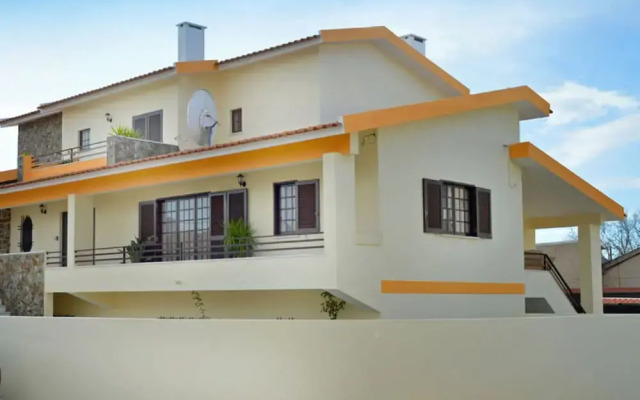 Quality 8-bed Villa in Sao Martinho do Porto