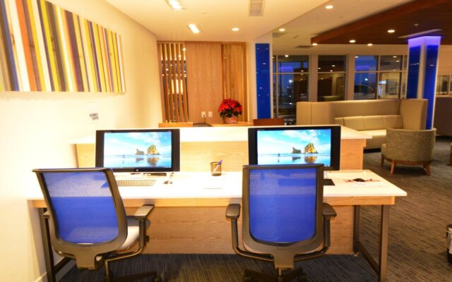 Holiday Inn Express & Suites Toledo South - Perrysburg by IHG