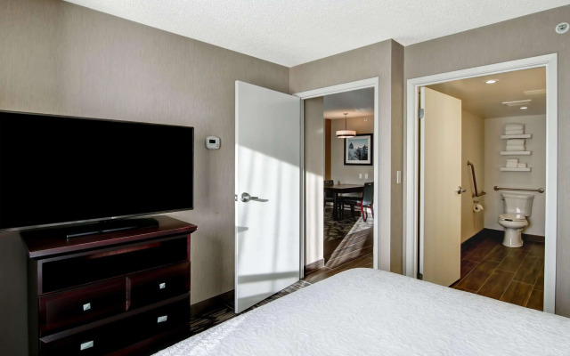 Hampton Inn & Suites by Hilton Calgary-Airport