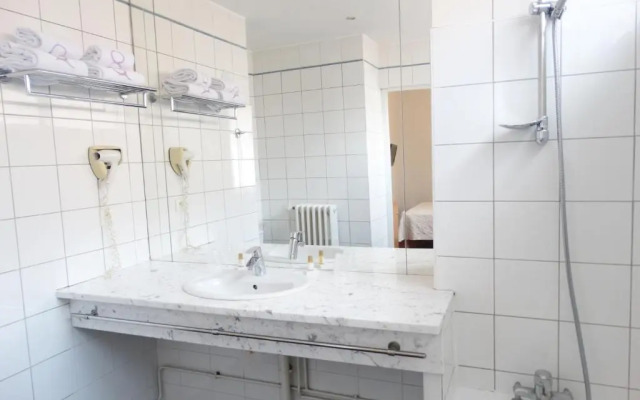 Ours Blanc - Place Victor Hugo