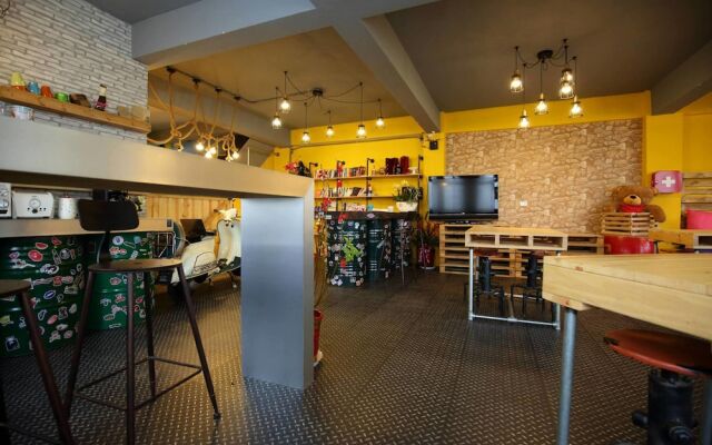 Hive Backpackers