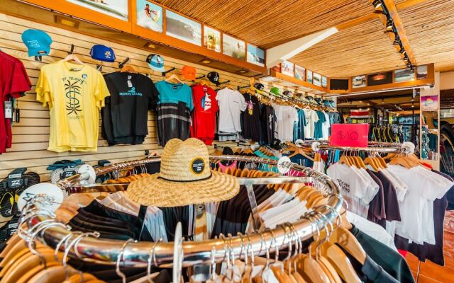 Witch's Rock Surf Camp Beachfront HOTEL